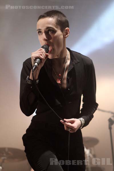 SAVAGES - 2013-10-31 - PARIS - Grande Halle de La Villette - Camille Berthomier